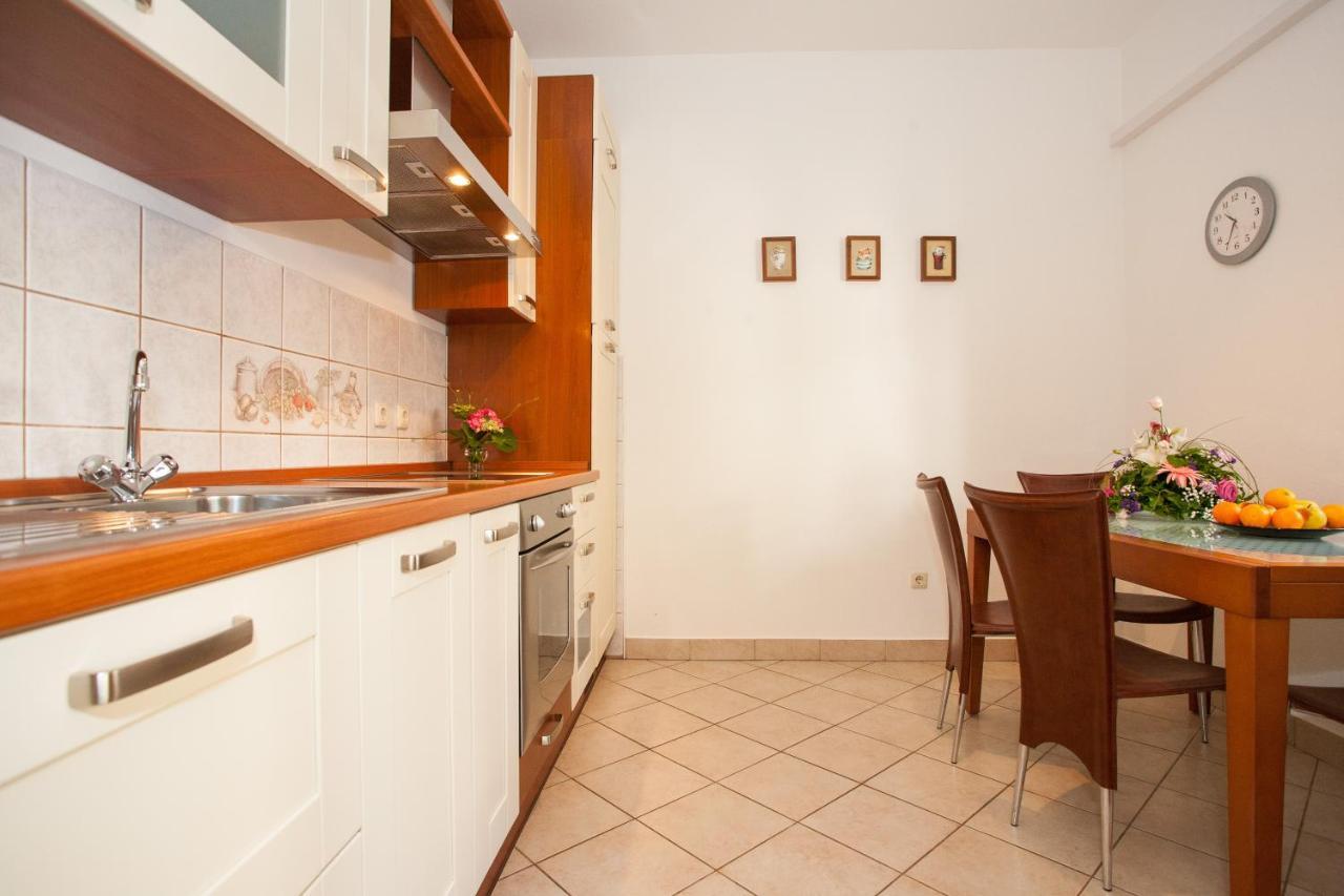 Apartments Dino Krk Town Bagian luar foto